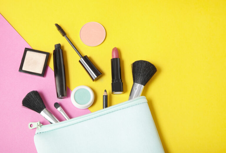 Die 12 wesentlichen Produkte für deine Make-up-Tasche
