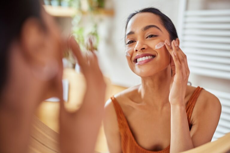 Skincare im Fokus: Mit der passenden Pflegeroutine zu gesunder Haut